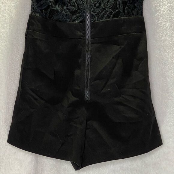 Alythea Shorts Romper With Lace - Picture 6 of 8